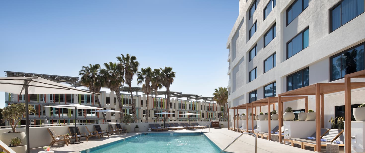 santa_monica_hilton_pool